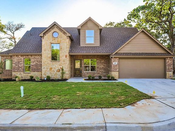 3rd image of 305 Donna Cir