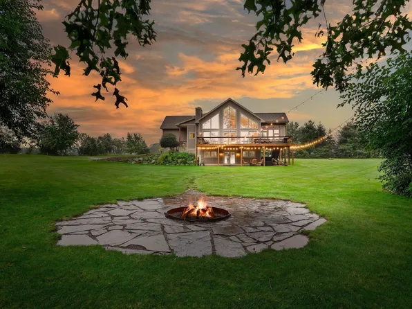 3230 Old Stone Rd, Stoughton, WI 53589