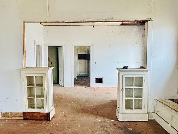 5th image of 228 Church St
