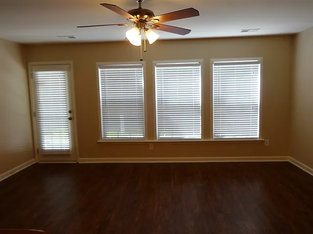 409 Cotton Hope Ln — Photo 8