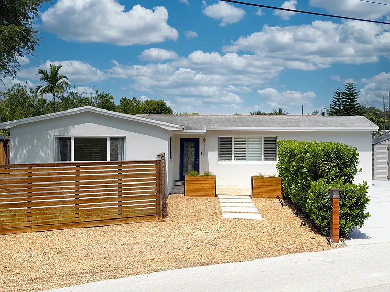 7200 S Waterway Dr — Photo 1