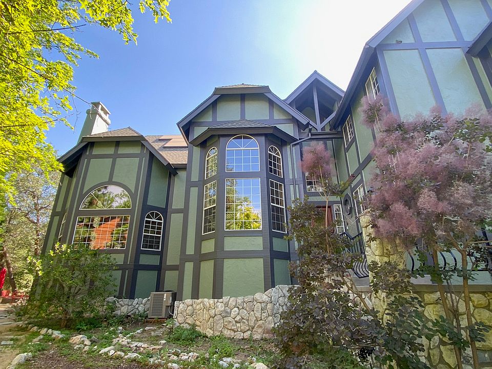 1st image of 28207 Geneva Ln