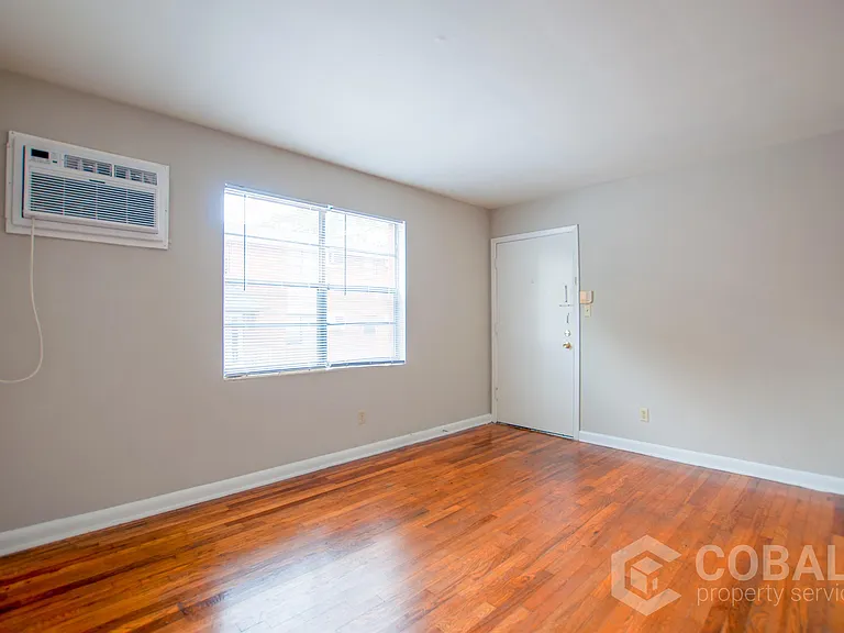 896 Greenwood Ave NE — Photo 20