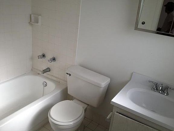 3rd image of 101 NE 41st St #11-A