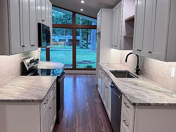 3rd image of 444 Leawood Dr