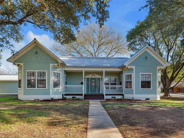 303 S Franklin St, La Grange, TX 78945