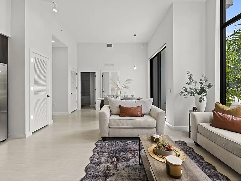 Oasis Pointe — Photo 22