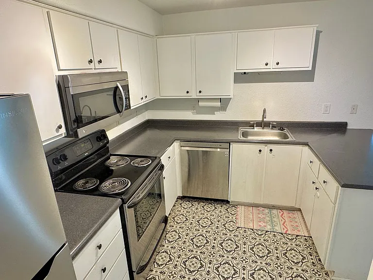 9837 NE Irving St #301 — Photo 7