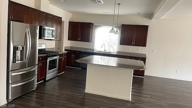 5 bed, 2.5 bath, 2277 sqft, $2,495 — Photo 3