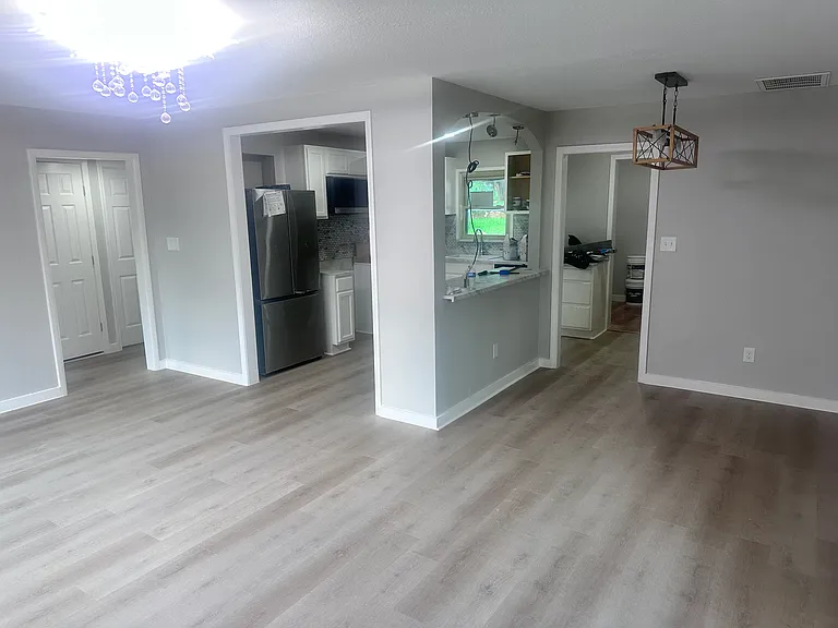 Living Room Kichen and breakfast room right side view