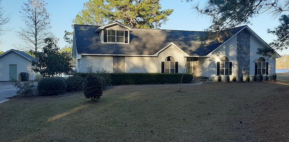 1st image of 407 Woodlake Cir
