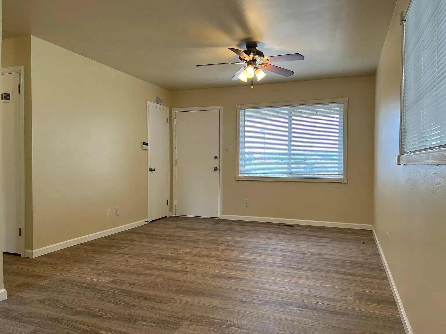 3 bed, 925 sqft, $1,746 — Photo 4