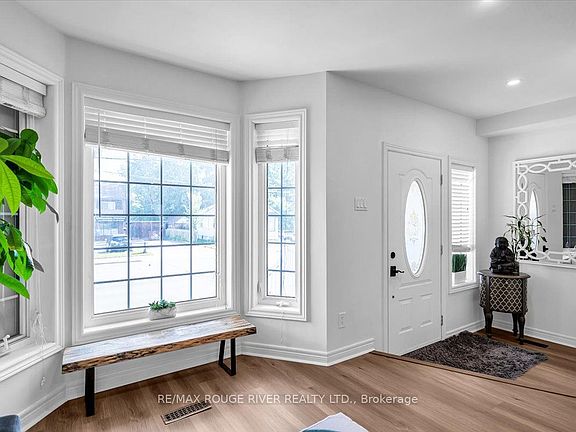 4th image of 426 Brock St N