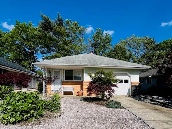 15 Mount Logan Lane, Toms River, NJ 08753