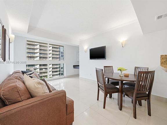 3rd image of 2951 S Bayshore Dr #1111
