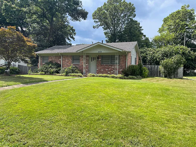 300 Willow Bend Rd — Photo 1