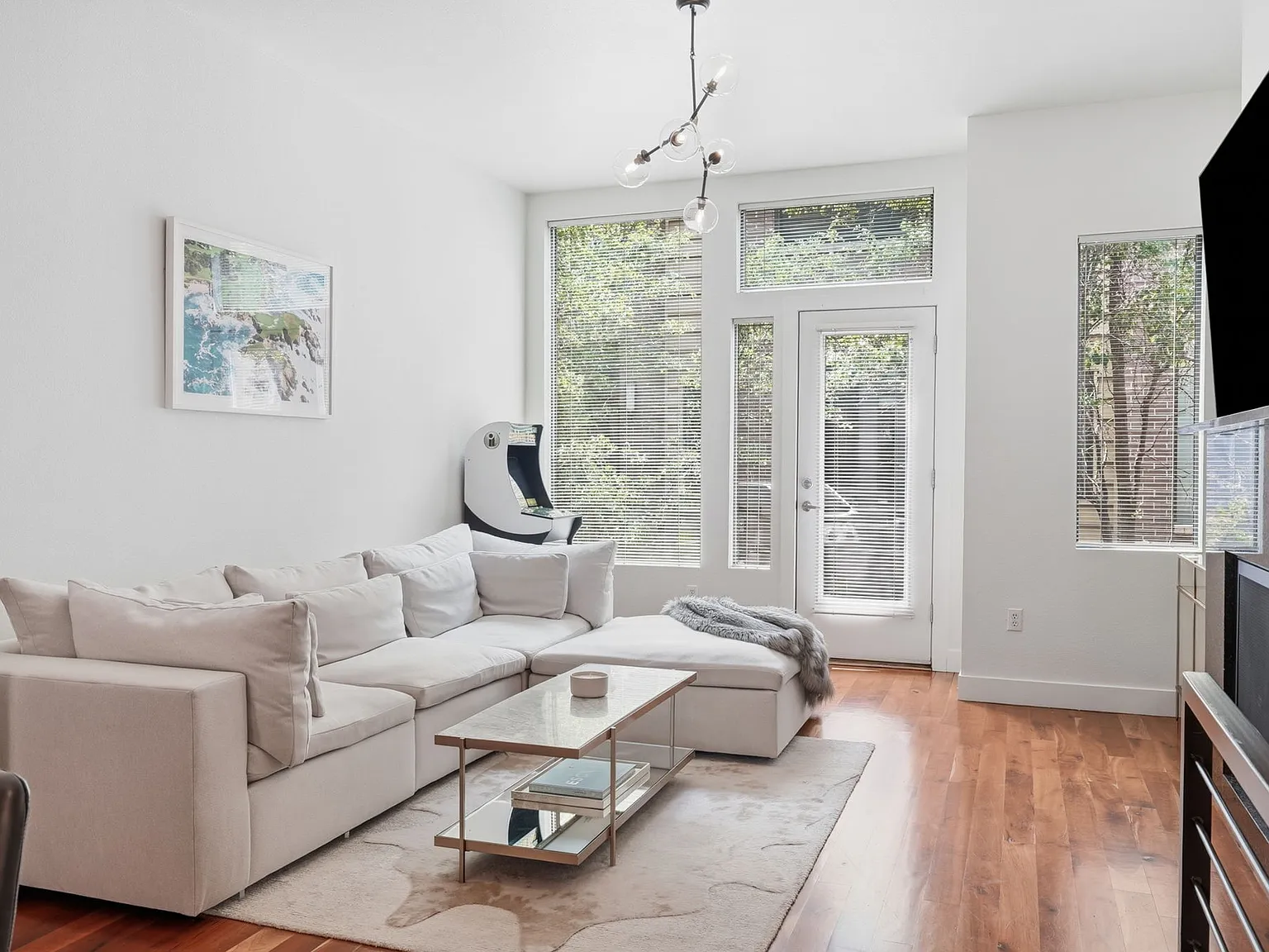 2 bed, 1452 sqft, $3,700 — Photo 4
