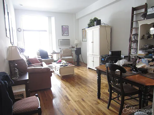 Rented by City Connections Realty | media 6
