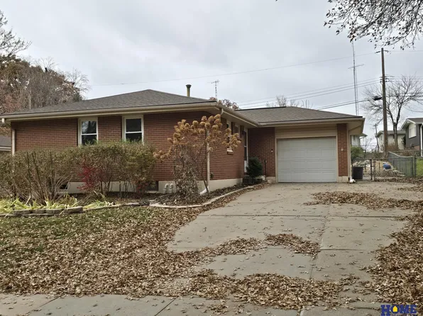529 Skyway Rd, Lincoln, NE 68505