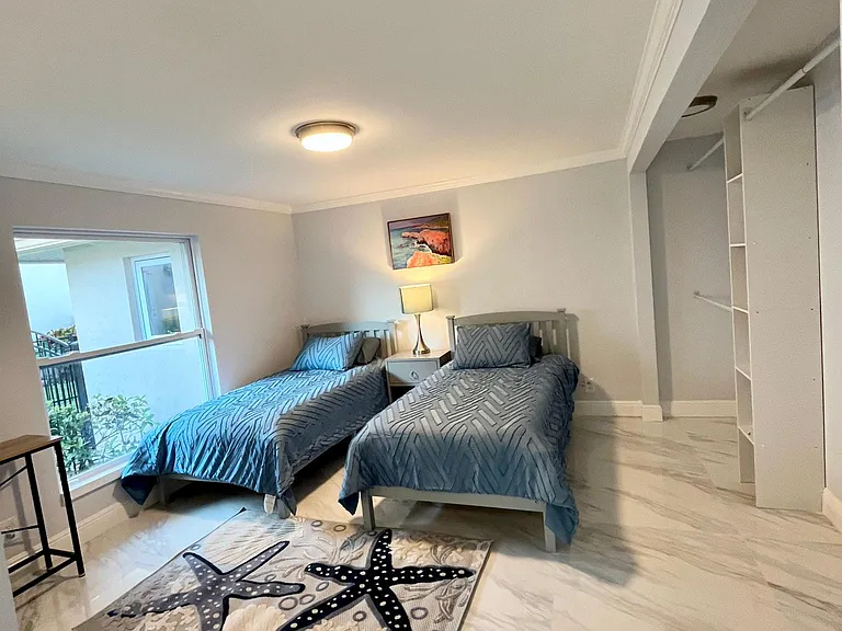 455 Bayside Ave — Photo 17