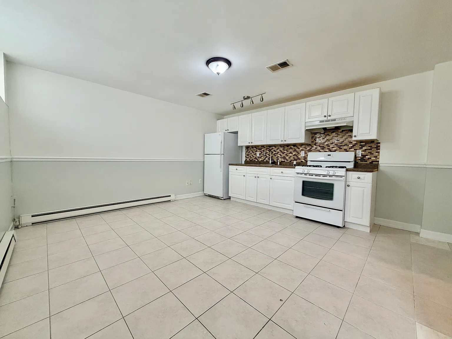 1 bed, 550 sqft, $1,700 — Photo 1