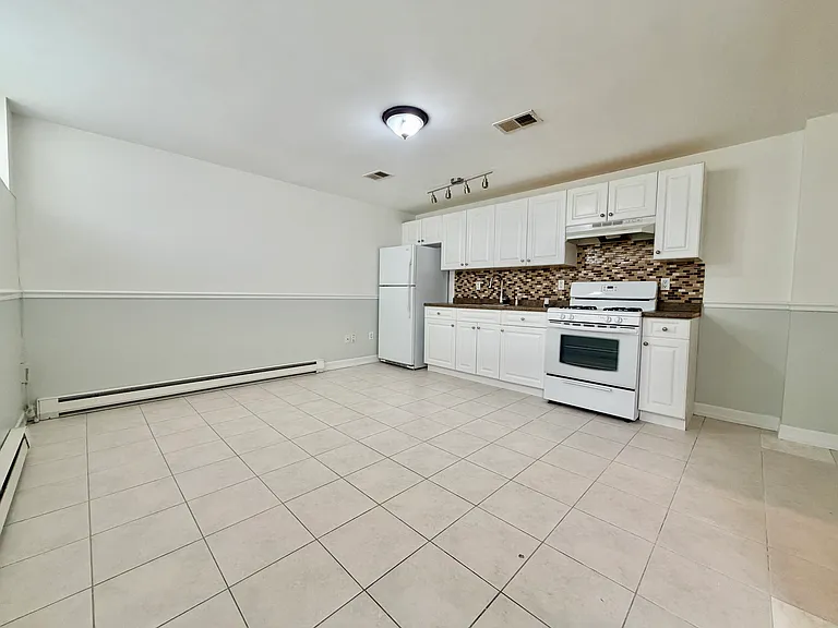 204 Sneden Ave #1 — Photo 1
