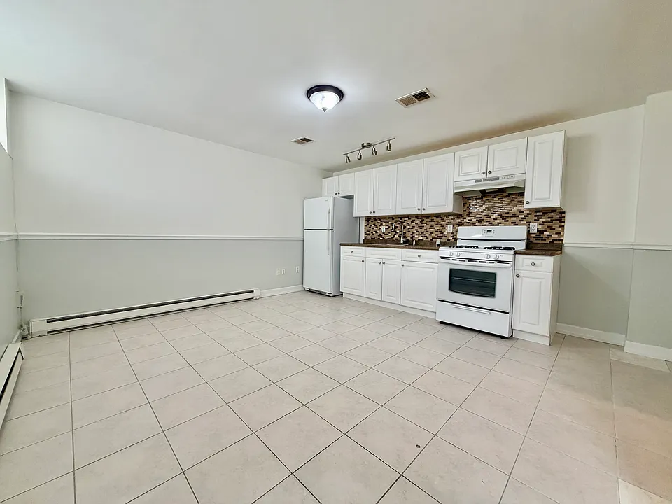 204 Sneden Ave #1