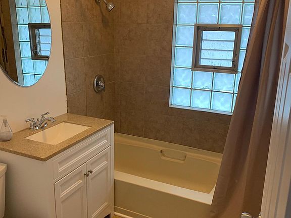 4th image of 407 S Highland Ave
