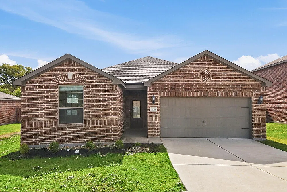 4 bed, 2.0 bath, 1656 sqft, $2,020 — Photo 1