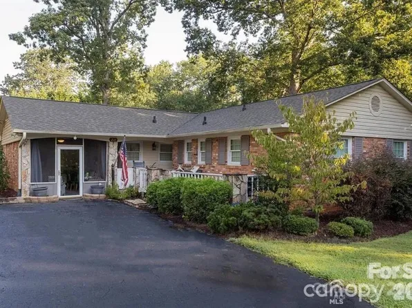 211 General Stonewall Jackson Dr, Stanley, NC 28164