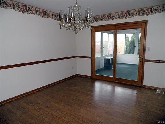 3rd image of 1825 Willow Dr