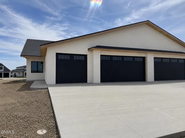 221 Kamrose Dr, Bismarck, ND 58504