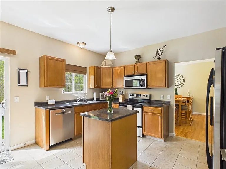 23 Beechwood Hollow St — Photo 15