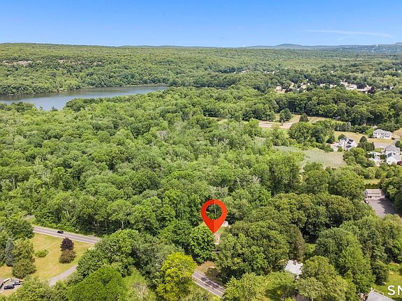 4th image of 136 Reservoir Road