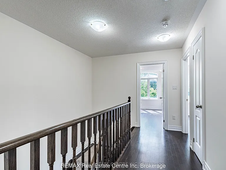 27 Lady Evelyn Cres — Photo 19