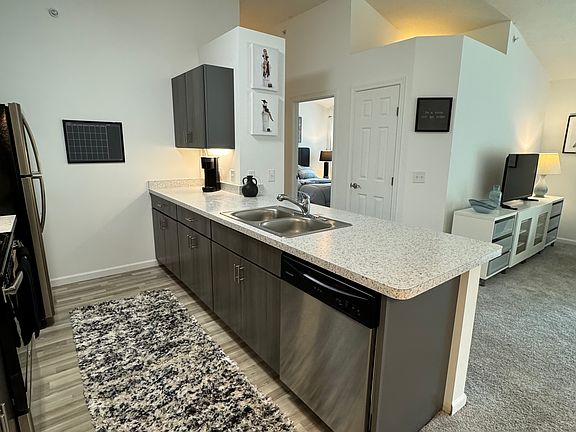 3rd image of 501 Gethings Cir APT 8
