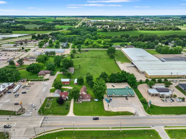 1430 9th St SE, Dyersville, IA 52040
