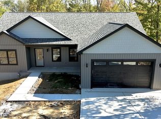 209 Greenbrier Rd, Weirton, WV 26062