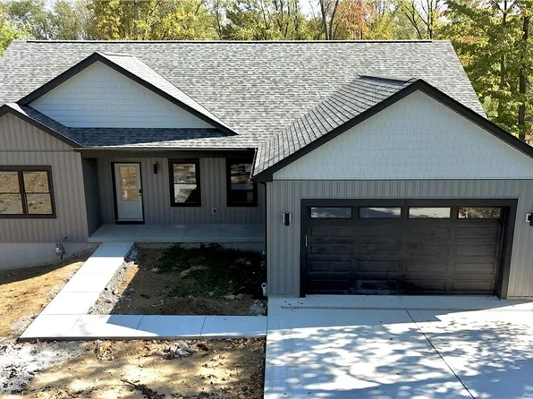 209 Greenbrier Rd, Weirton, WV 26062