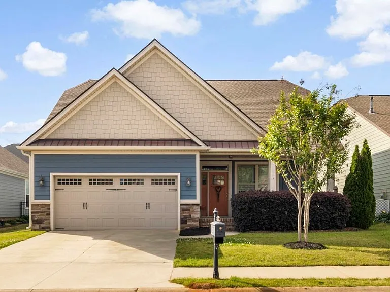 180 Bur Oak Dr — Photo 1