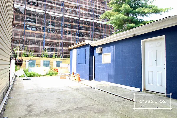 Rented by Grand & Co. | media 6