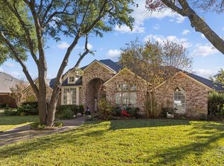 106 Hummingbird Ln, Red Oak, TX 75154