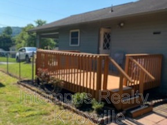 4th image of 6517 Bay Circle Dr