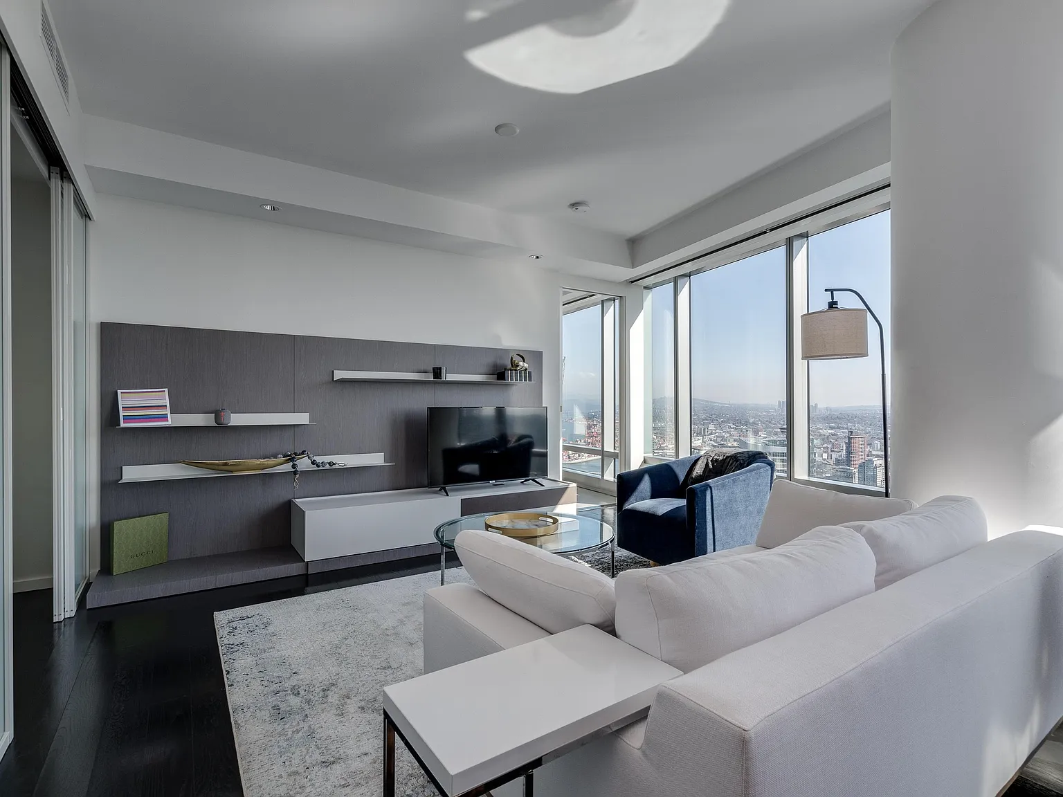 2 bed, 874 sqft, $4,950 — Photo 2
