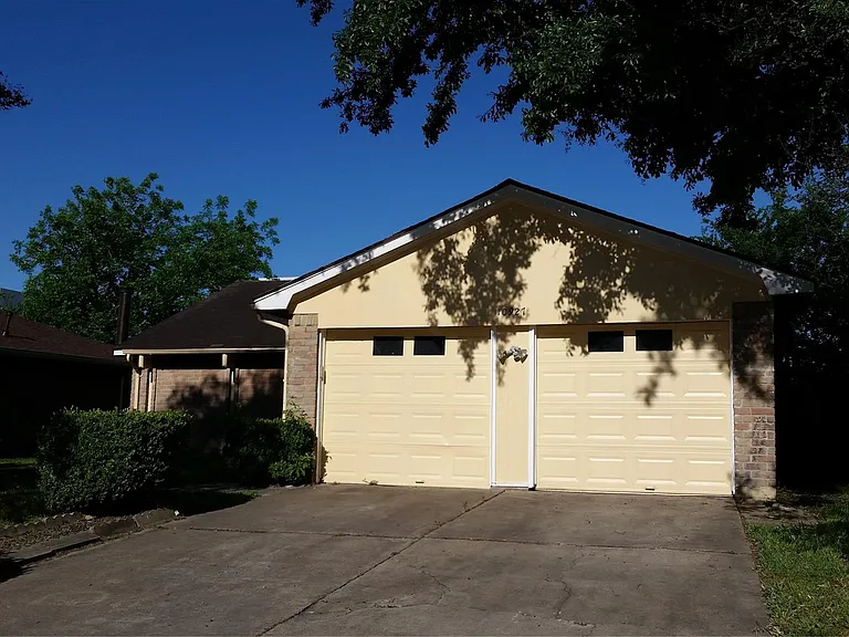 10927 Wilkenburg Dr — Photo 1