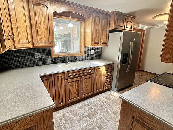 5th image of 2204 Bainbridge Rd