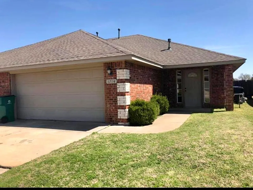 1712 W Palm Pl