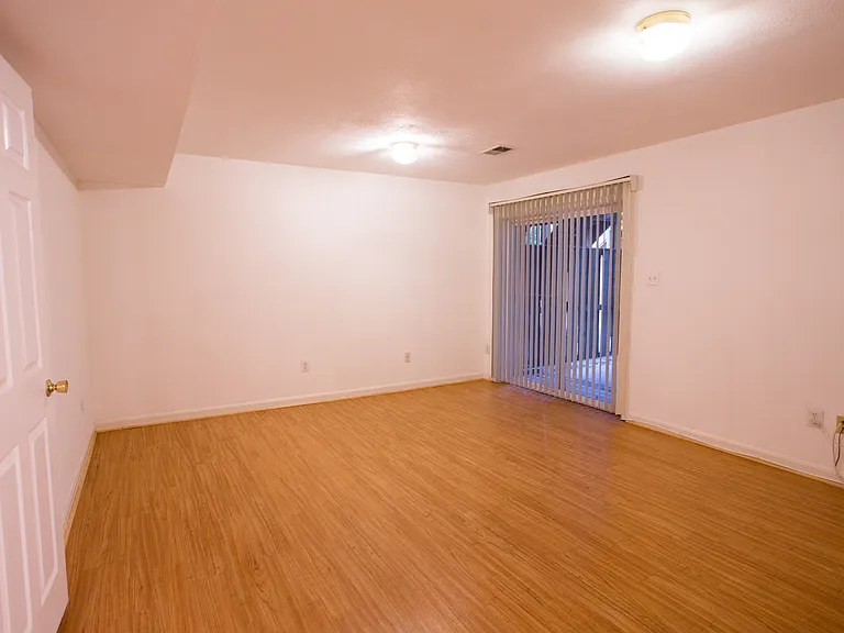 2911 Jessica Ct — Photo 23