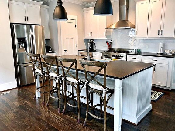 4th image of 1015B Caldwell Ave #B