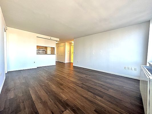 4th image of 350 W 43rd St APT 43E